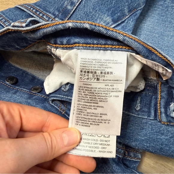 Levis Jeans Women Size 28 Blue Demin Wedgie Straight Cotton Medium Wash Raw Hem - Picture 9 of 16